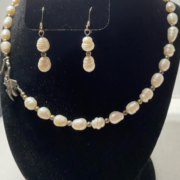 Freshwater Pearl necklace and Earrings - Picture 3 of 14